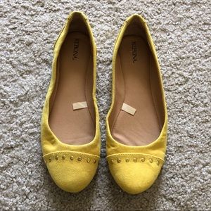 Size 8 yellow flats